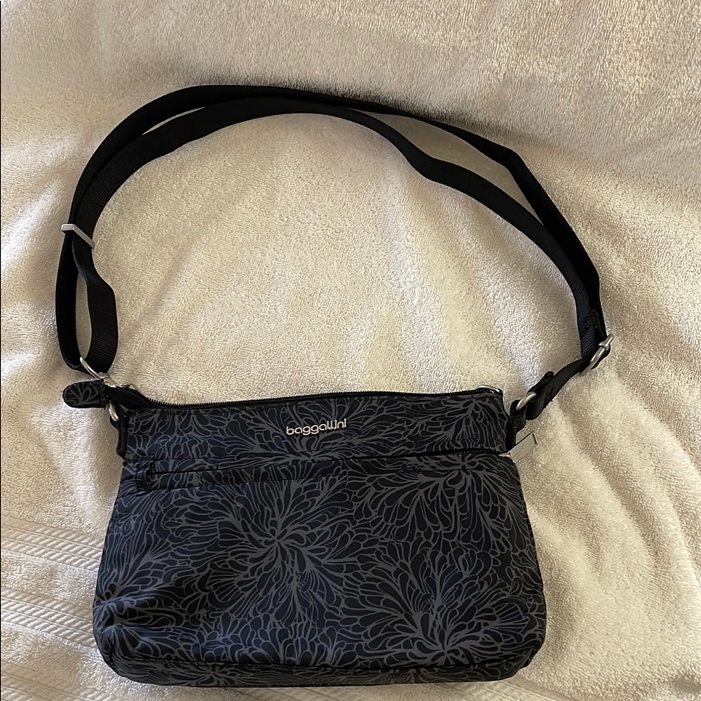 Baggallini Securtex Anti theft Memento crossbody bag